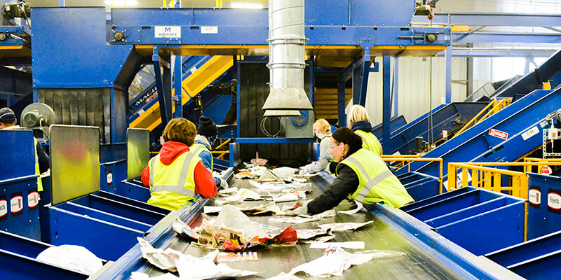 Rumpke Employees Working Inside Rumpke Recycling Center 1