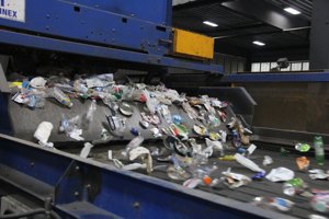 Recyclables Moving Through Rumpke Single Stream Recycling Process